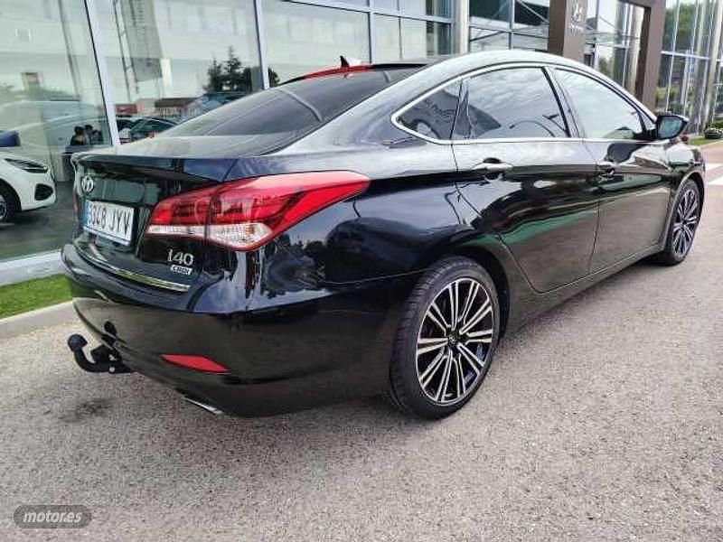 Usado Hyundai i40 Style 141 CV (103 kW) 2017 Negro Berlina