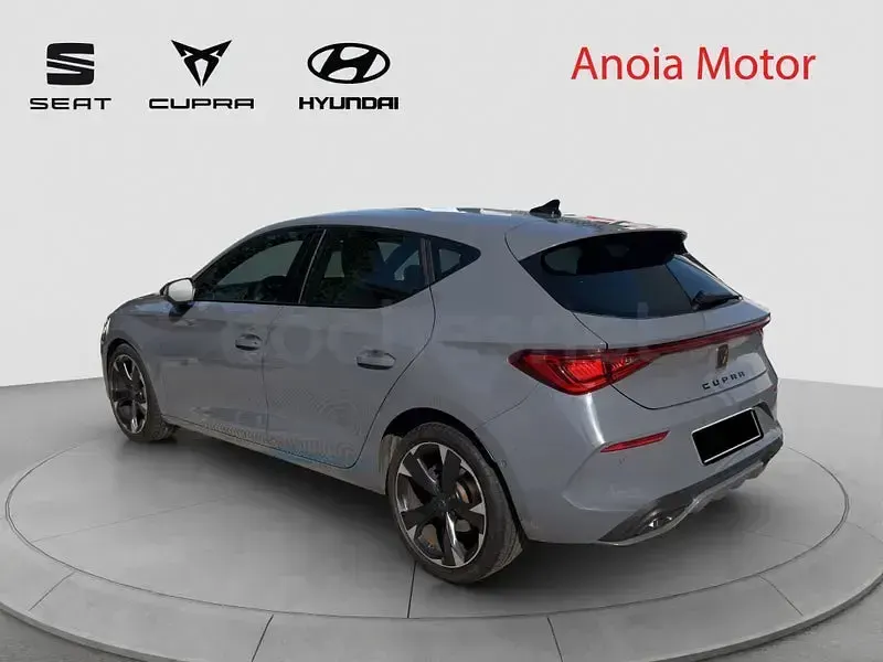 Usado Cupra Leon 150 CV (110 kW) 2022 Gris / plata Familiar