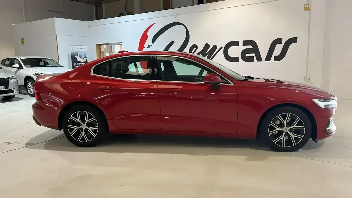 Usado Volvo S60 Core 197 CV (144 kW) 2023 Rojo Berlina