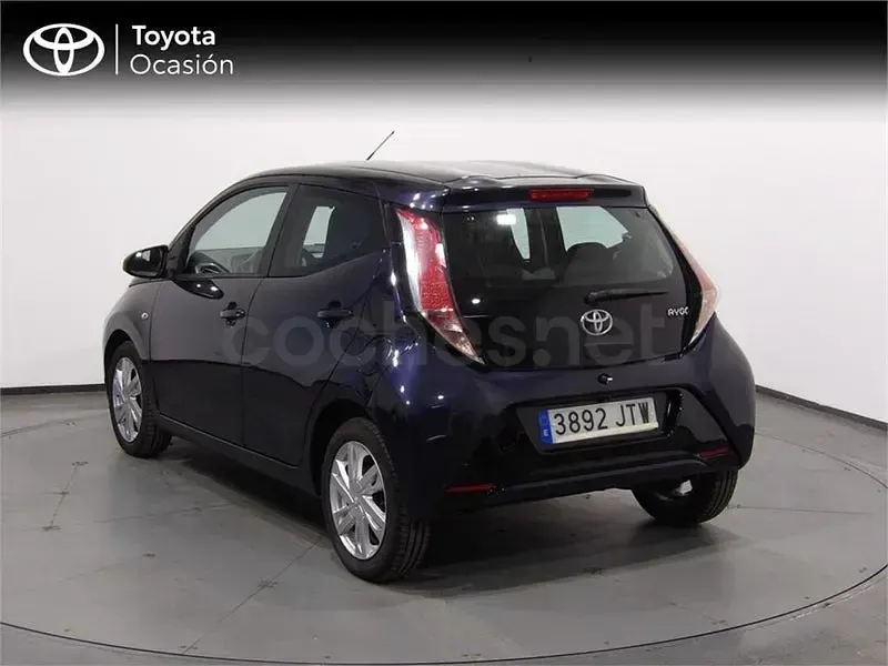 Usado Toyota Aygo X-play 69 CV (50 kW) 2016 Gris / plata Utilitario