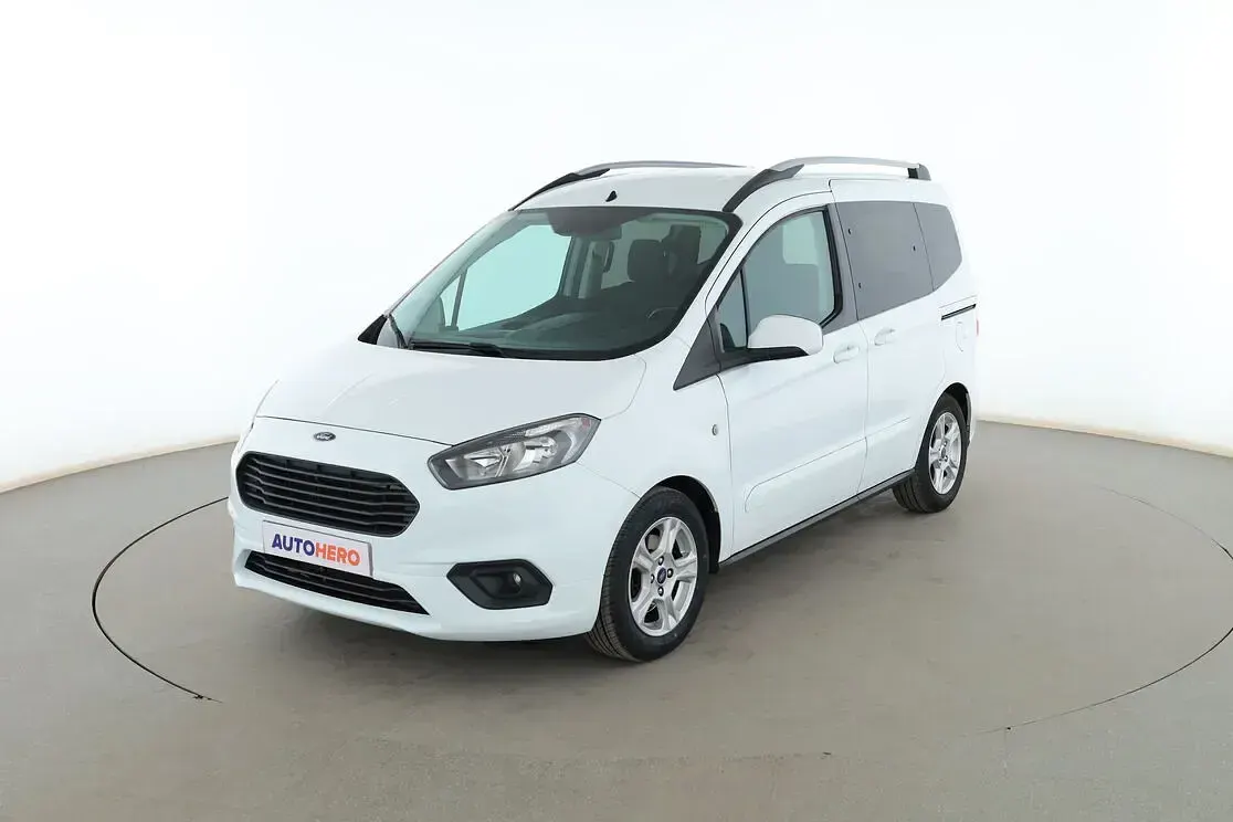 Usado Ford Tourneo Courier Trend 100 CV (73 kW) 2019 Monovolumen