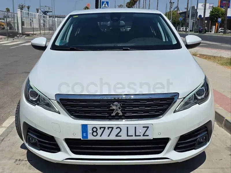Usado Peugeot 308 Allure 100 CV (73 kW) 2020 Blanco Berlina