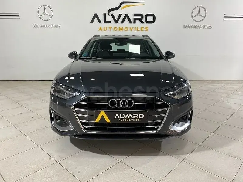 Usado Audi A4 Advanced Plus 136 CV (100 kW) 2022 Gris / plata Familiar