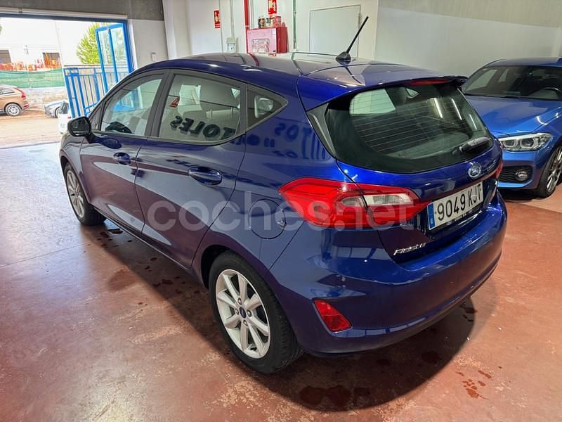 Usado Ford Fiesta Trend 85 CV (62 kW) 2018 Azul Utilitario