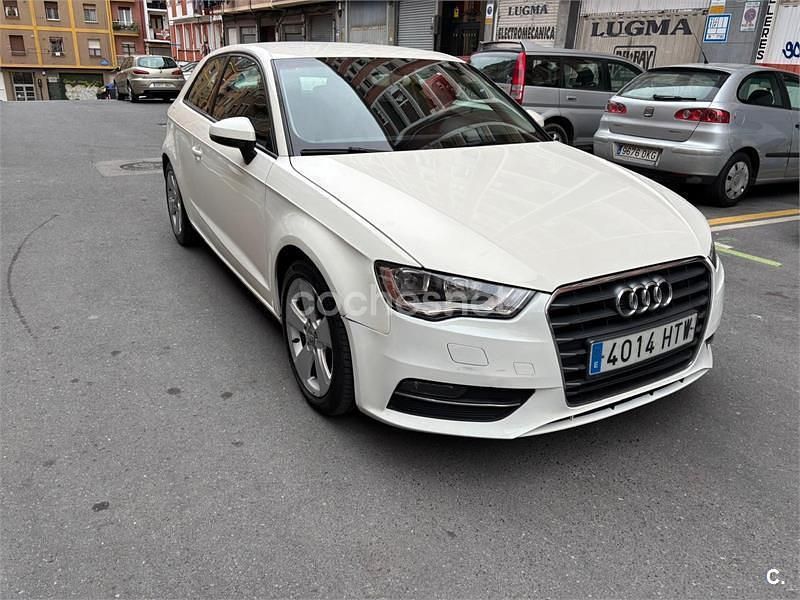 Usado Audi A3 105 CV (77 kW) 2013 Blanco Berlina