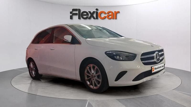 Begagnad Mercedes B180 137 HK (100 kW) 2021 Minibuss