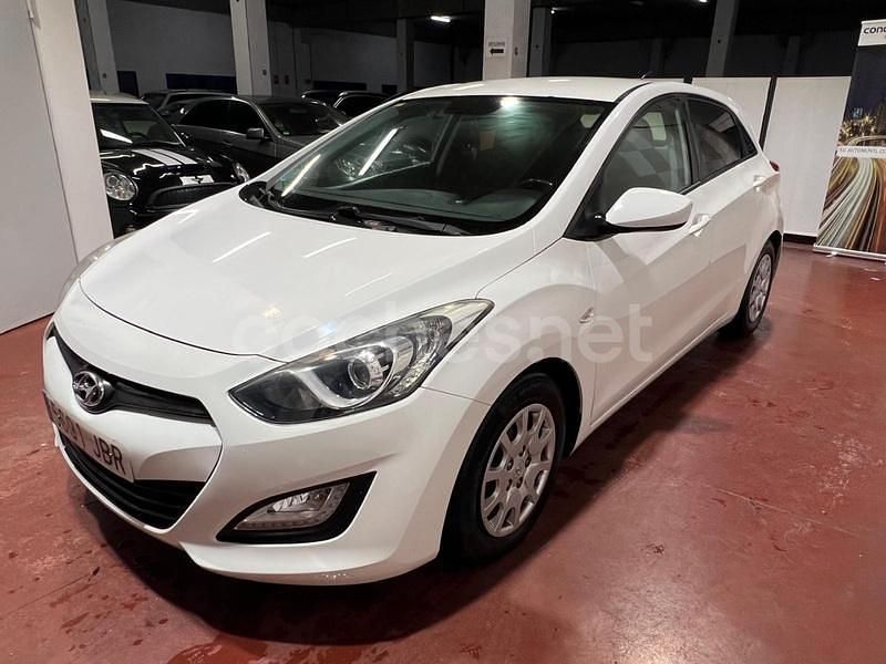 Usado Hyundai i30 100 CV (73 kW) 2014 Blanco Berlina