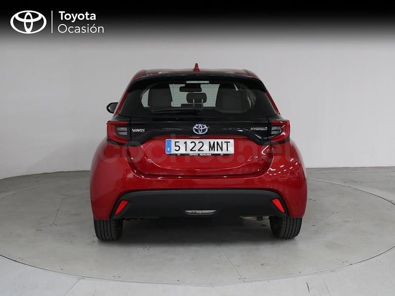 Usado Toyota Yaris Hybrid Active 116 CV (85 kW) 2024 Rojo Berlina