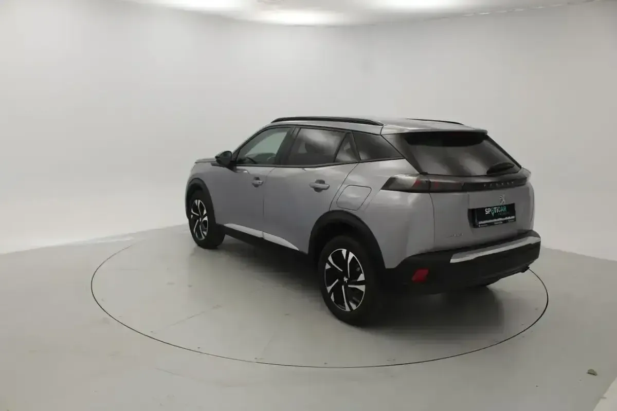 Usado Peugeot 2008 Allure 101 CV (74 kW) 2022 Gris SUV