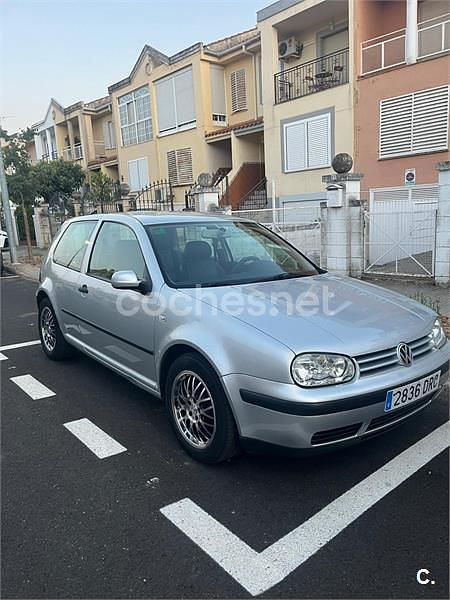 Usado VW Golf IV 110 CV (80 kW) 2001 Gris / plata Berlina