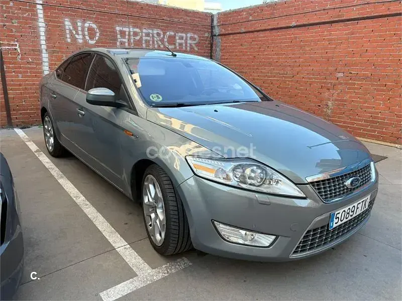 Usado Ford Mondeo Titanium 140 CV (102 kW) 2007 Gris / plata Berlina