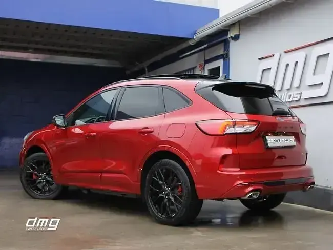 Usado Ford Kuga ST-Line X 225 CV (165 kW) 2023 Rojo SUV