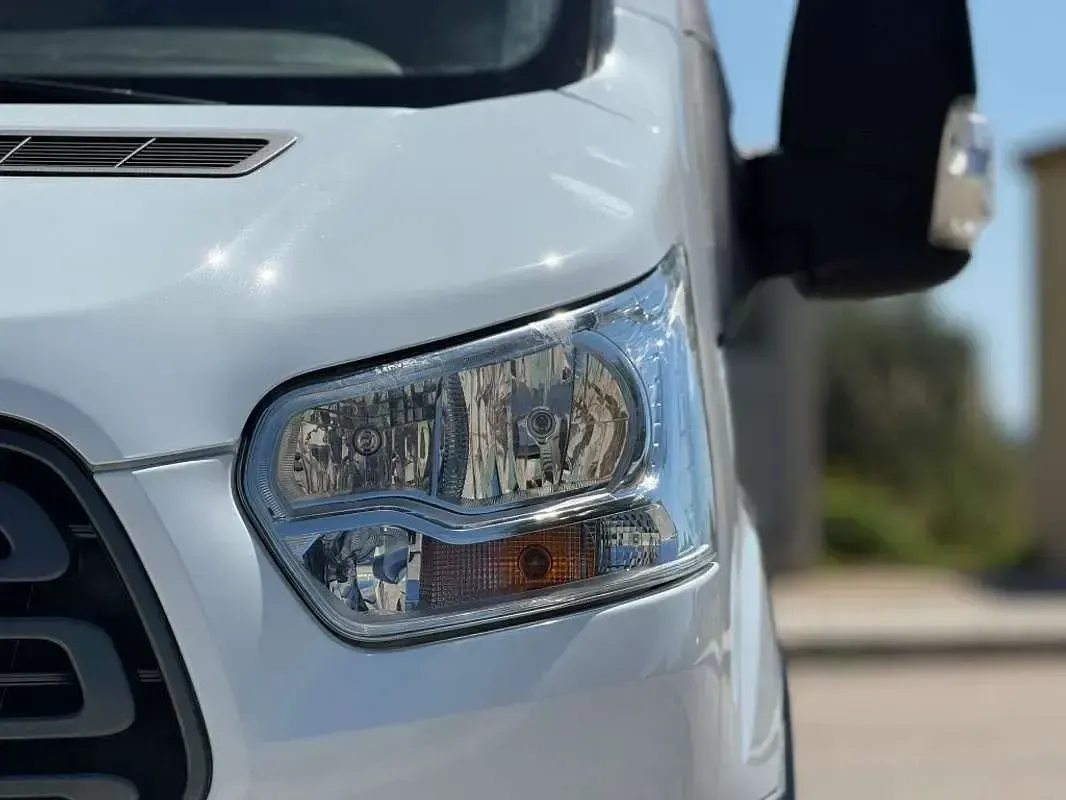 Usado Ford Transit Trend 131 CV (96 kW) 2018 Blanco Van