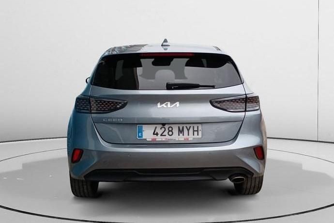 Usado Kia Ceed Style 102 CV (75 kW) 2025 Gris Utilitario