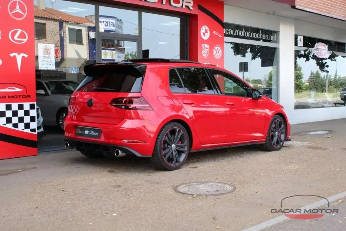 Usado VW Golf VIII GTI 245 CV (180 kW) 2020 Rojo Utilitario