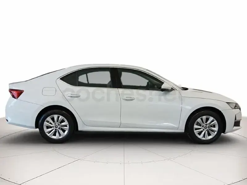 Usado Skoda Octavia Selection 150 CV (110 kW) 2025 Blanco Berlina