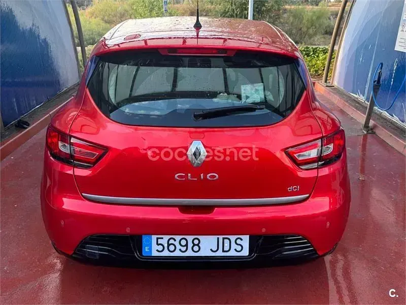 Usado Renault Clio IV 90 CV (66 kW) 2015 Rojo Berlina