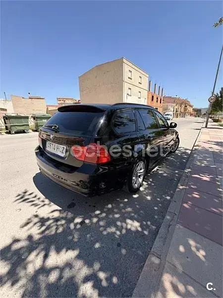 Usado BMW 320 177 CV (130 kW) 2011 Negro Familiar
