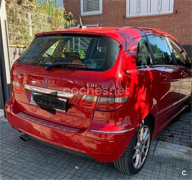 Usado Mercedes B180 109 CV (80 kW) 2011 Rojo Monovolumen