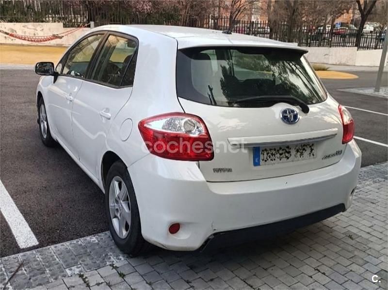 Usado Toyota Auris Hybrid Active 135 CV (99 kW) 2011 Blanco Berlina