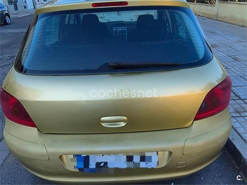 Usado Peugeot 307 110 CV (80 kW) 2004 Marrón Berlina
