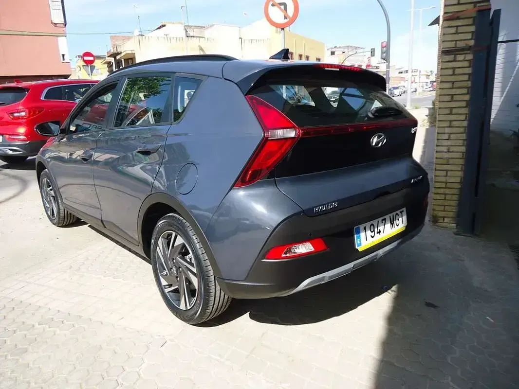 Usado Hyundai Bayon 101 CV (74 kW) 2023 Gris SUV