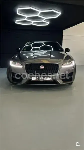 Usado Jaguar XF Sportbrake R-Sport 180 CV (132 kW) 2018 Gris / plata Familiar