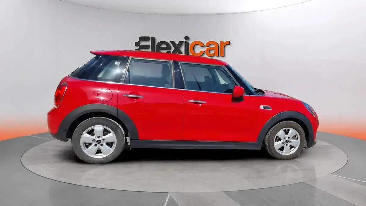 Usado Mini ONE 102 CV (75 kW) 2020 Rojo Utilitario