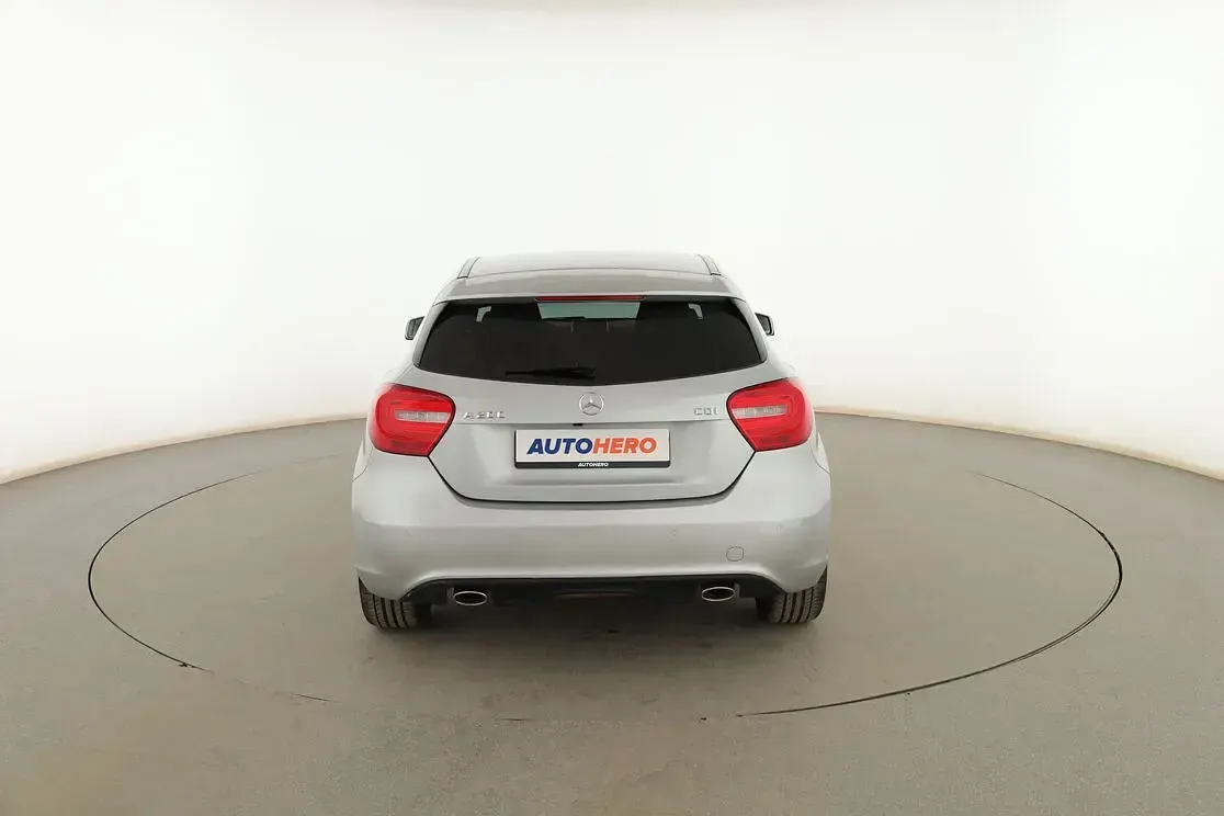 Usado Mercedes A200 Urban 135 CV (99 kW) 2015 Gris Berlina