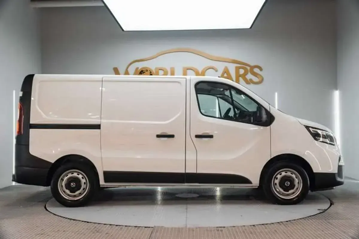 Usado Nissan Primastar 131 CV (96 kW) 2023 Blanco Monovolumen
