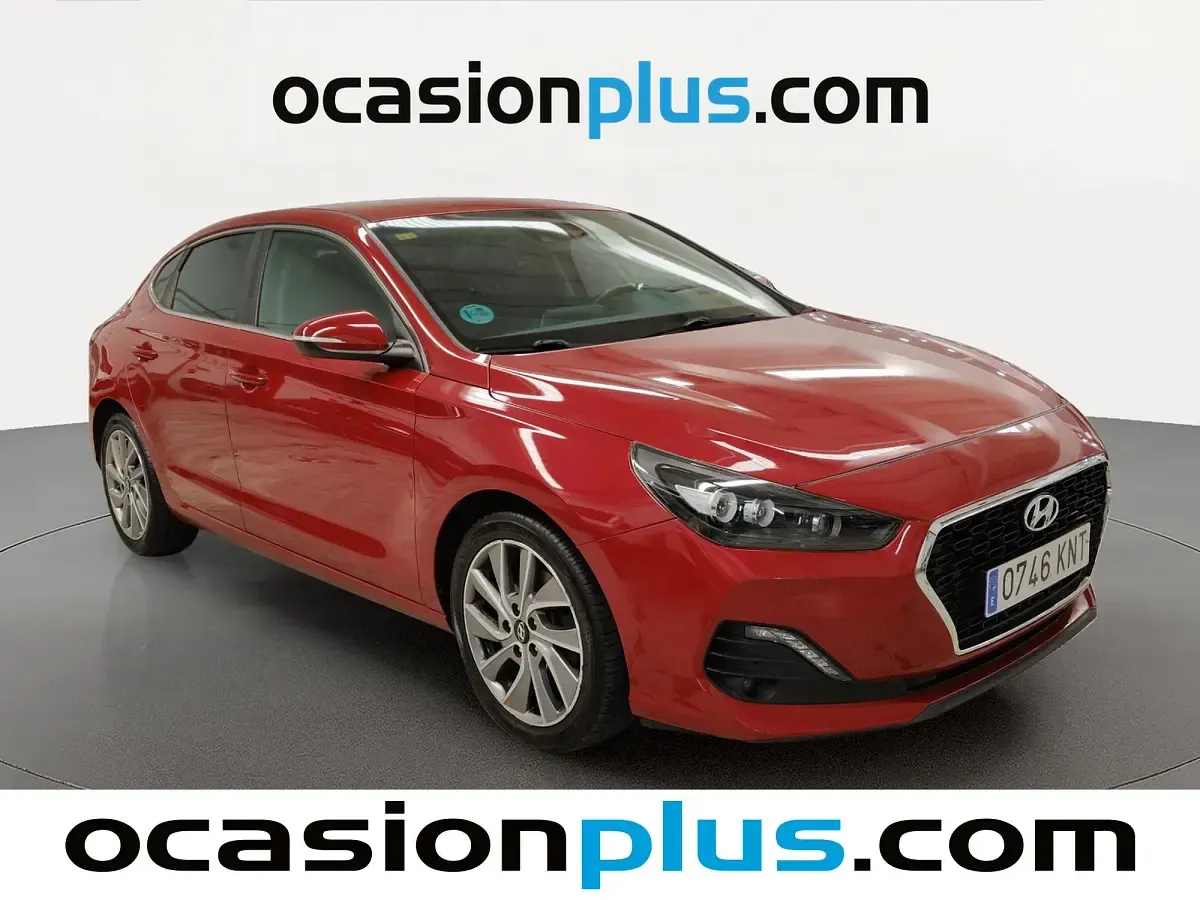Usado Hyundai i30 120 CV (88 kW) 2018 Rojo Berlina