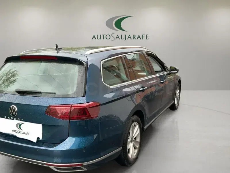Usado VW Passat Executive 150 CV (110 kW) 2023 Azul Familiar
