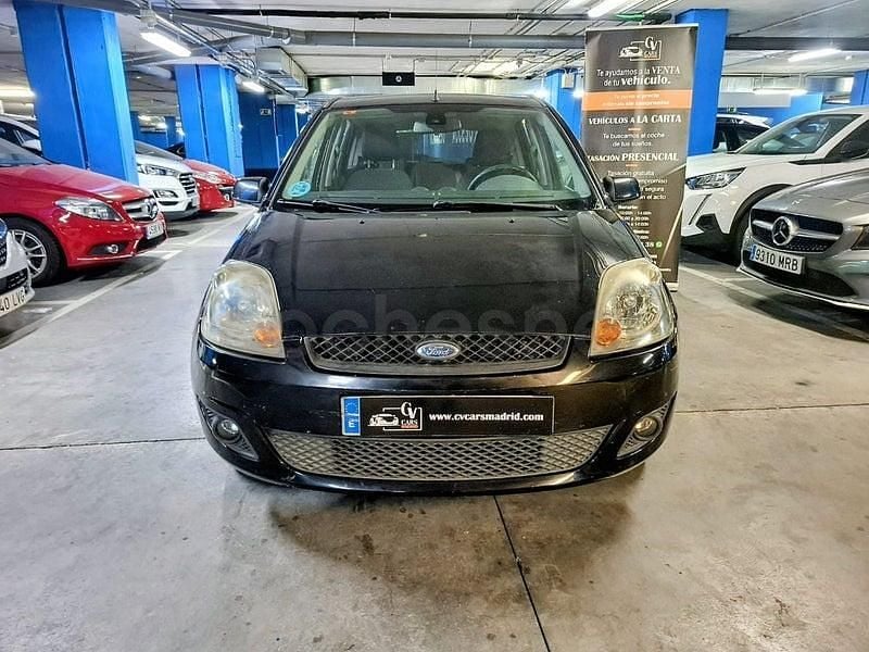Usado Ford Fiesta Ghia 80 CV (58 kW) 2006 Negro Utilitario