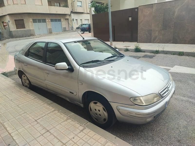 Usado Citroën Xsara Attraction 71 CV (52 kW) 2000 Gris / plata Berlina