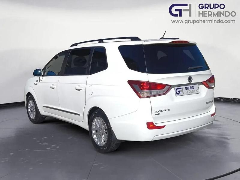 Usado SsangYong Rodius 155 CV (114 kW) 2014 Blanco Monovolumen