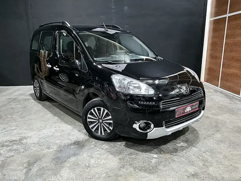 Usado Peugeot Partner Tepee Active 92 CV (67 kW) 2015 Negro Monovolumen