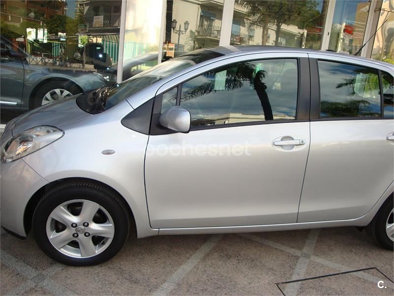 Usado Toyota Yaris Sol 87 CV (63 kW) 2007 Gris / plata Berlina