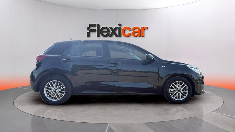 Usado Kia Rio 101 CV (74 kW) 2023 Negro Berlina