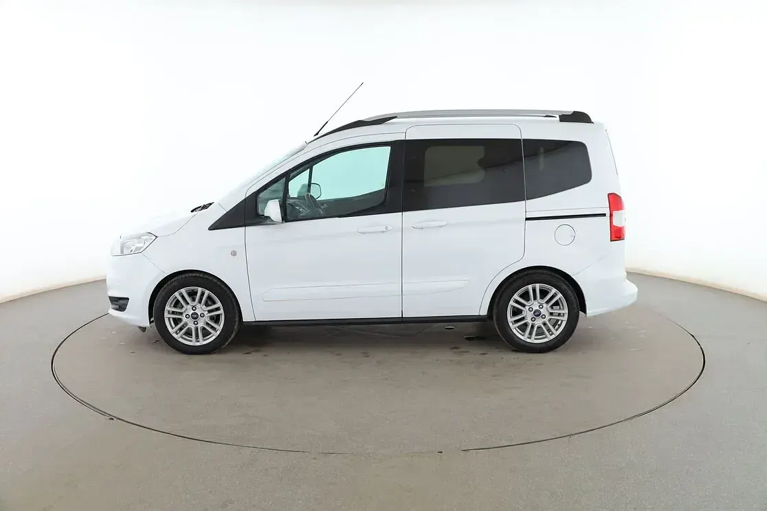 Usado Ford Tourneo Courier Titanium 100 CV (73 kW) 2018 Blanco Monovolumen