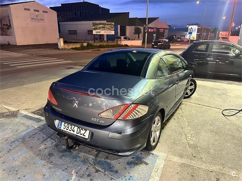 Usado Peugeot 307 CC 110 CV (80 kW) 2007 Gris / plata Descapotable