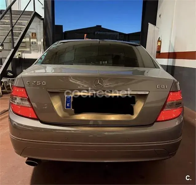 Usado Mercedes C250 Edition 204 CV (150 kW) 2009 Gris / plata Berlina