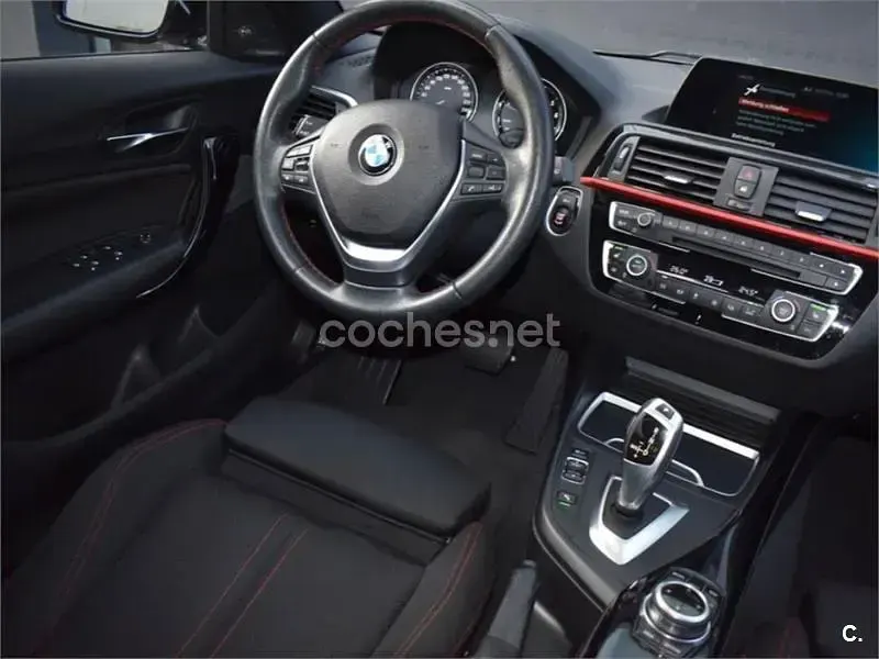 Usado BMW 118 Comfort Edition 136 CV (100 kW) 2017 Gris / plata Utilitario