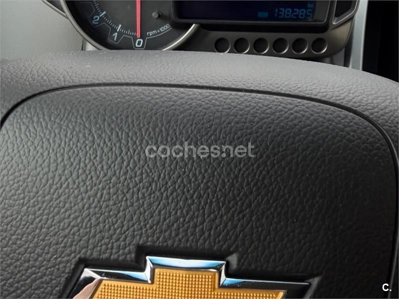 Usado Chevrolet Aveo LT 100 CV (73 kW) 2011 Gris / plata Berlina