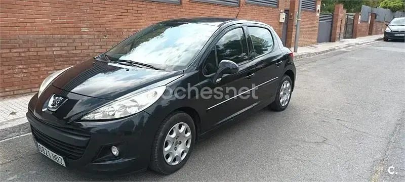 Usado Peugeot 207 Business-Line 70 CV (51 kW) 2011 Negro Berlina