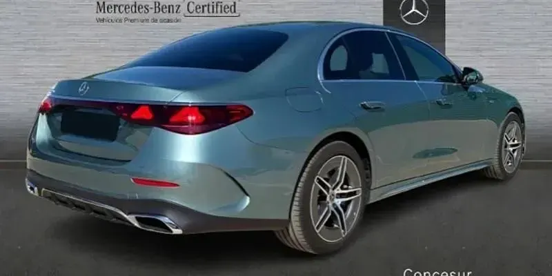Usado Mercedes E300 313 CV (230 kW) 2025 Verde Berlina