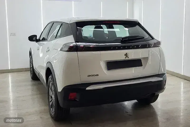 Usado Peugeot 2008 Active 100 CV (73 kW) 2021 Blanco SUV