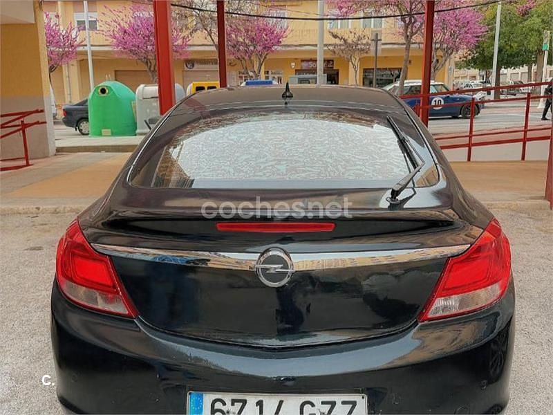 Usado Opel Insignia Sport 130 CV (95 kW) 2011 Negro Berlina