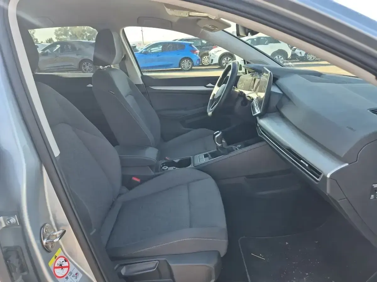 Usado VW Golf VIII 116 CV (85 kW) 2025 Gris Berlina