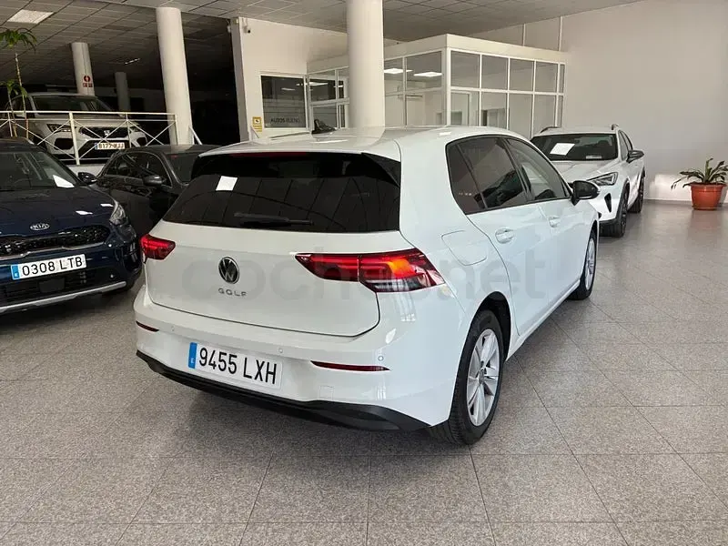 Usado VW Golf VIII Life 115 CV (84 kW) 2022 Blanco Berlina