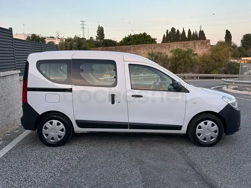 Usado Dacia Dokker 90 CV (66 kW) 2015 Blanco Monovolumen
